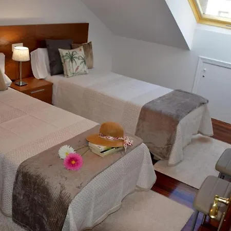 Apartment Hhc - Duplex Concheiros, 4 Bedrooms, 3 Bathroom, A 700m De La Catedral *